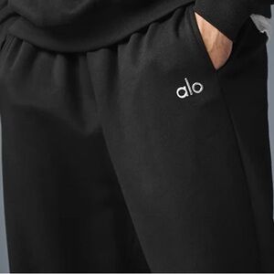 ALO Yoga Black Accolade Sweatpants